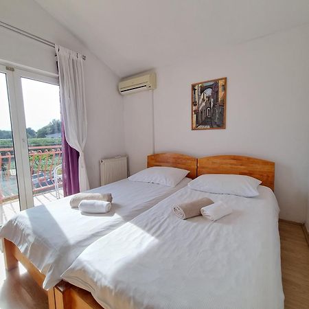 Rooms Slavica オクルグ・ゴルニ 部屋 写真