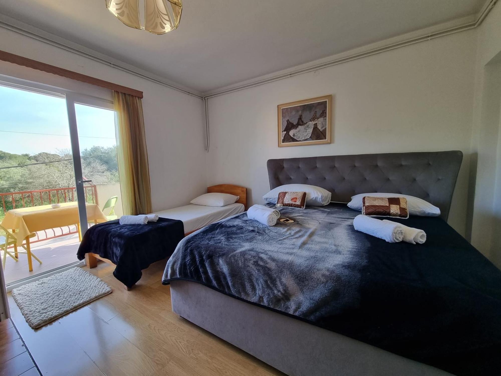 Rooms Slavica オクルグ・ゴルニ 部屋 写真