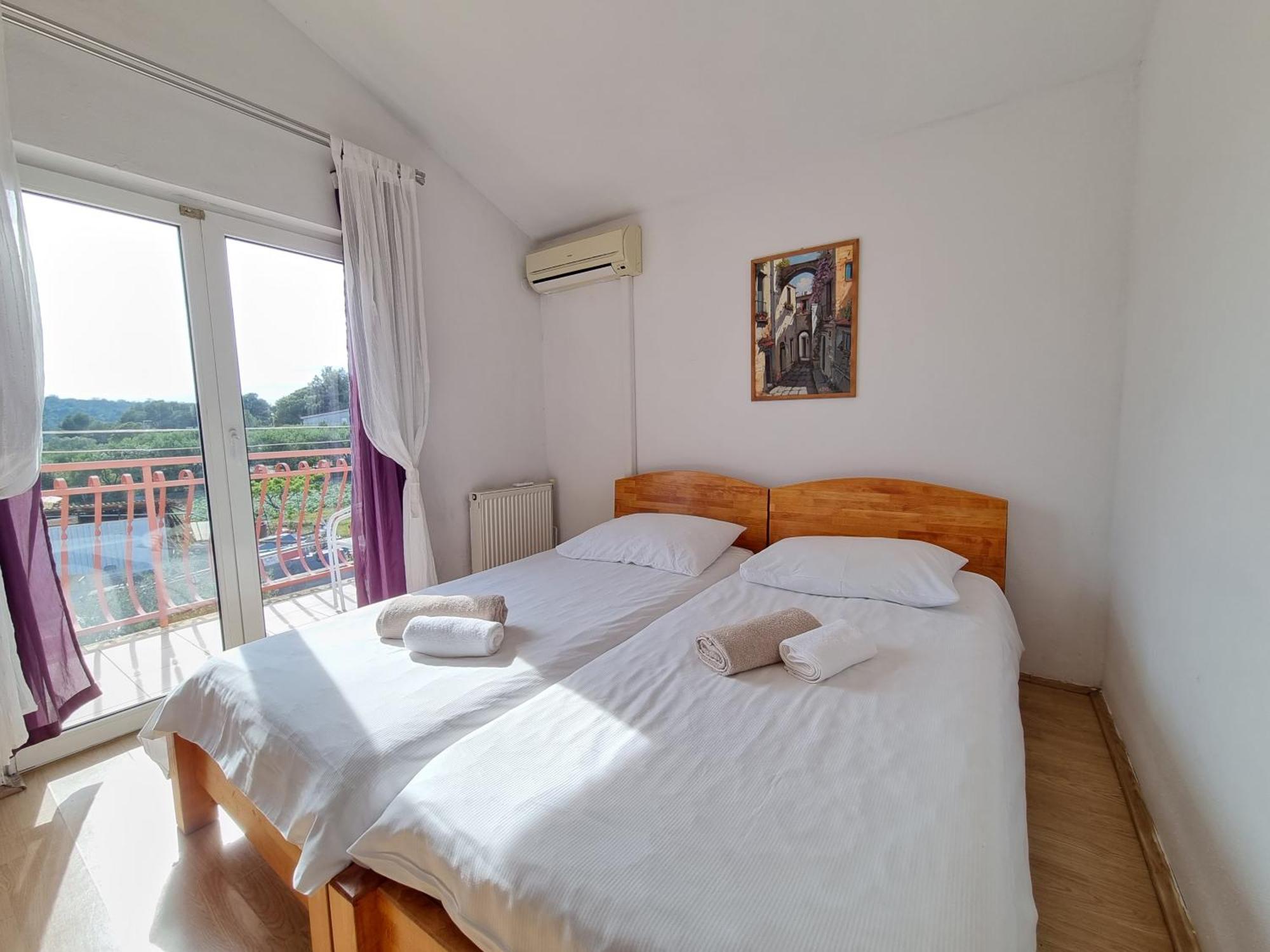 Rooms Slavica オクルグ・ゴルニ 部屋 写真